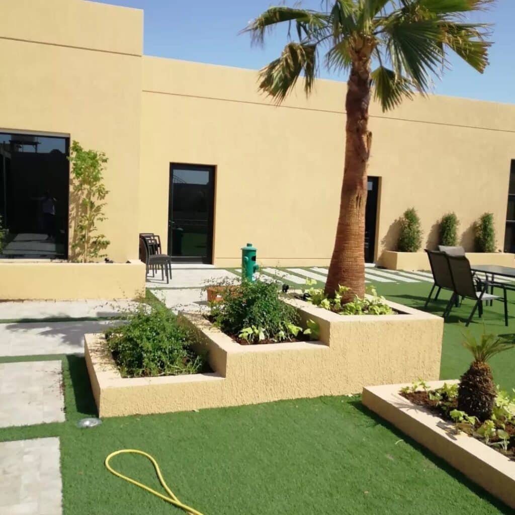 تنسيق حدائق بالرياض تركيب عشب صناعي وتصميم حدائق منزلية حديثة